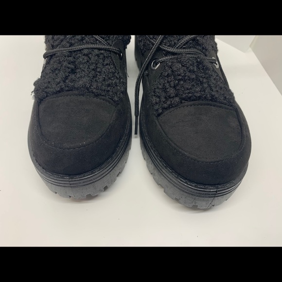 Faux fleece lace up boots new in box - Picture 16 of 16
